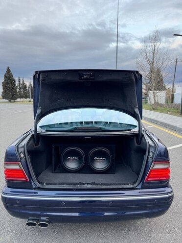 Mercedes E 240-21