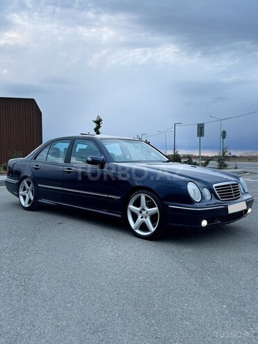 Mercedes E 240-1