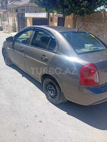 Hyundai Accent-2