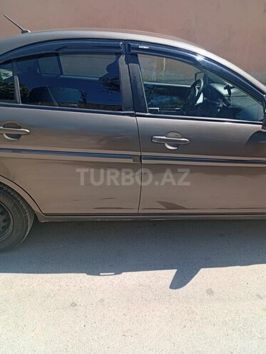 Hyundai Accent-6
