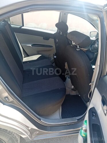 Hyundai Accent-7