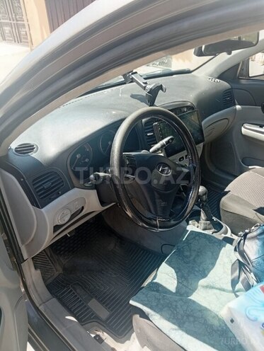 Hyundai Accent-5