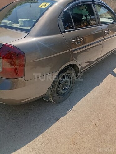 Hyundai Accent-9