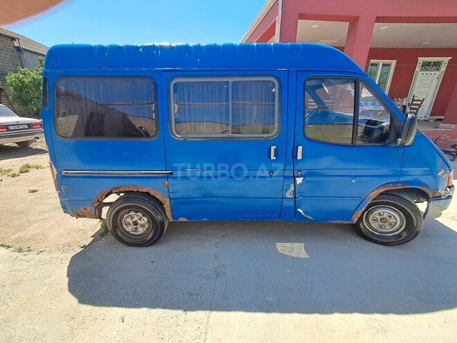 Ford Transit-4