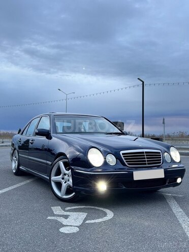 Mercedes E 240-11