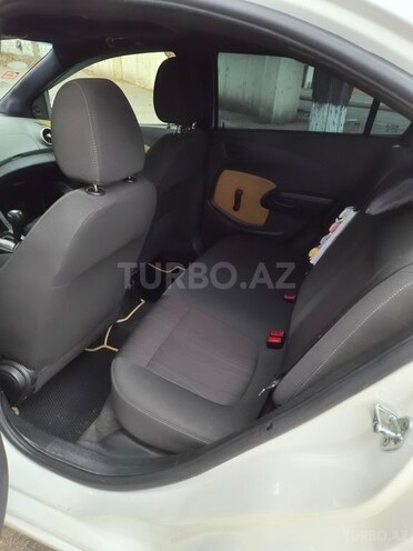 Chevrolet Aveo-10