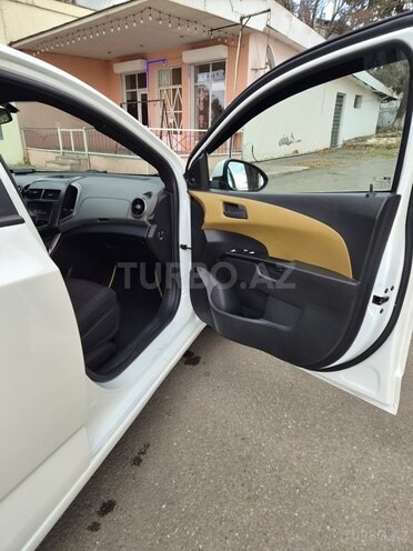 Chevrolet Aveo-8
