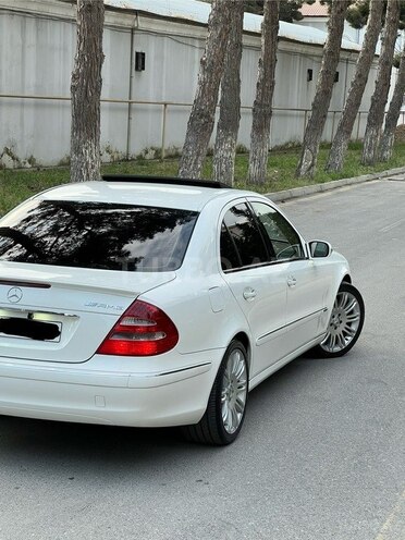 Mercedes E 240-11