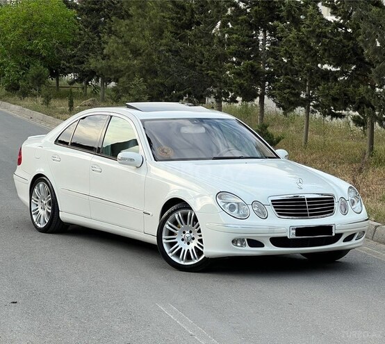 Mercedes E 240-1