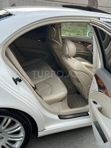 Mercedes E 240-17