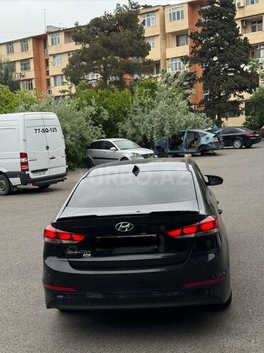 Hyundai Elantra-4