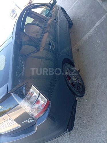 Toyota Prius-5