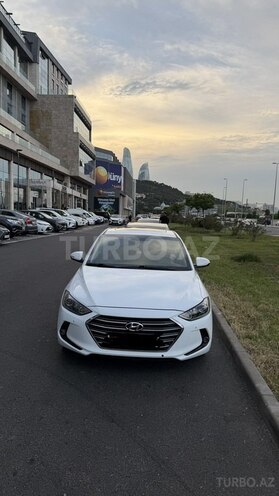 Hyundai Elantra-1