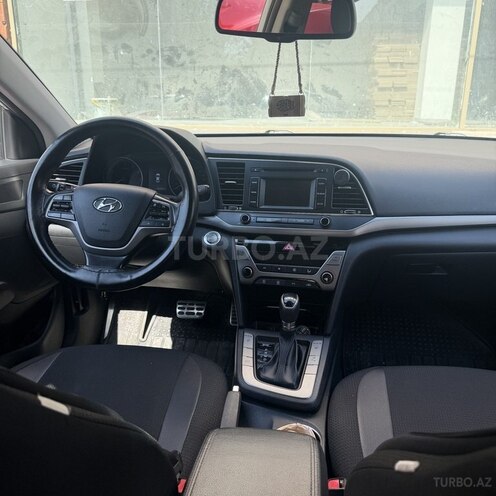 Hyundai Elantra-3