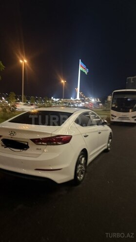Hyundai Elantra-5