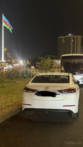 Hyundai Elantra-4