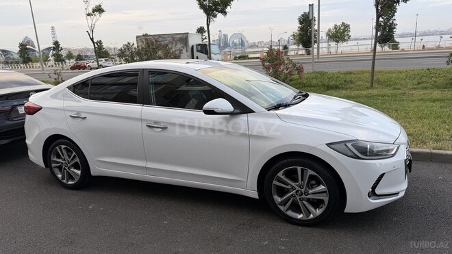 Hyundai Elantra-6