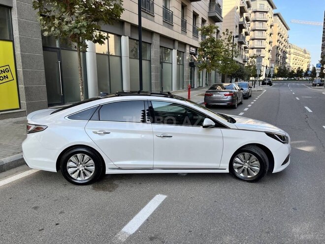 Hyundai Sonata-2