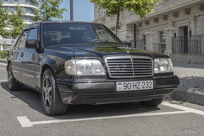 Mercedes 220 E-1