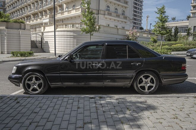 Mercedes 220 E-5