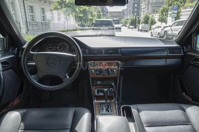 Mercedes 220 E-15