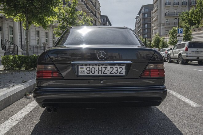 Mercedes 220 E-7