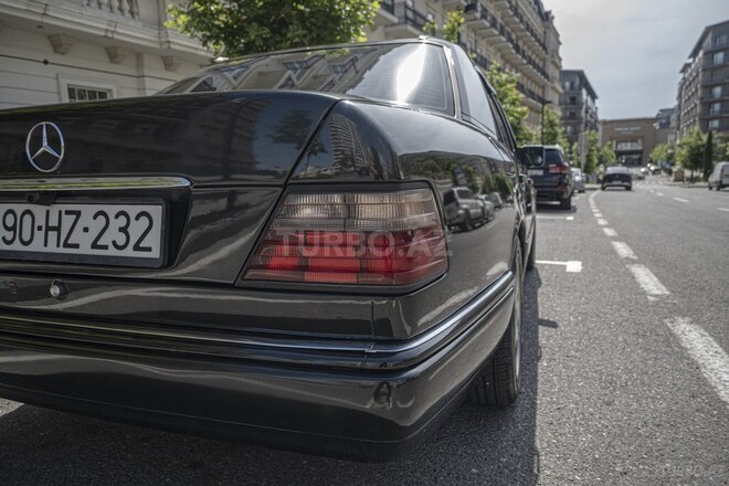 Mercedes 220 E-9