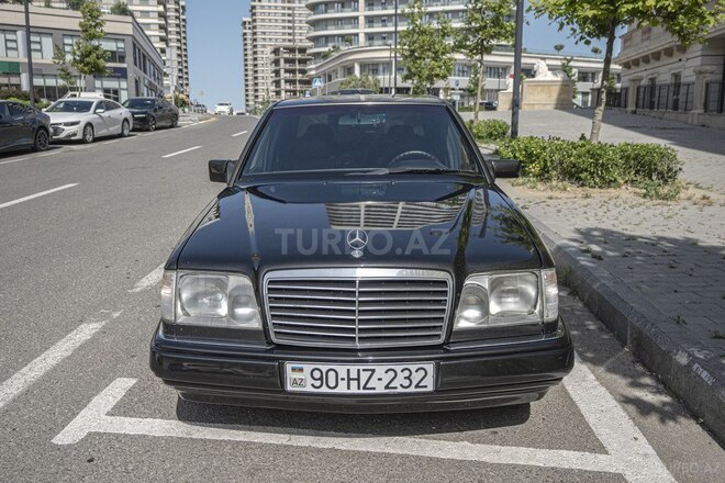 Mercedes 220 E-13
