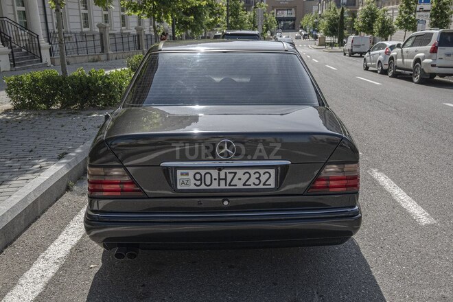Mercedes 220 E-8
