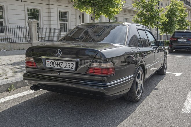 Mercedes 220 E-10