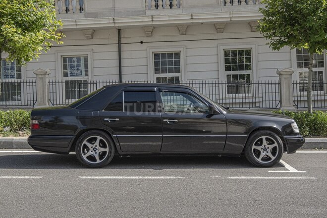 Mercedes 220 E-11