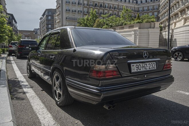 Mercedes 220 E-6
