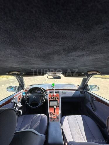 Mercedes E 220-9