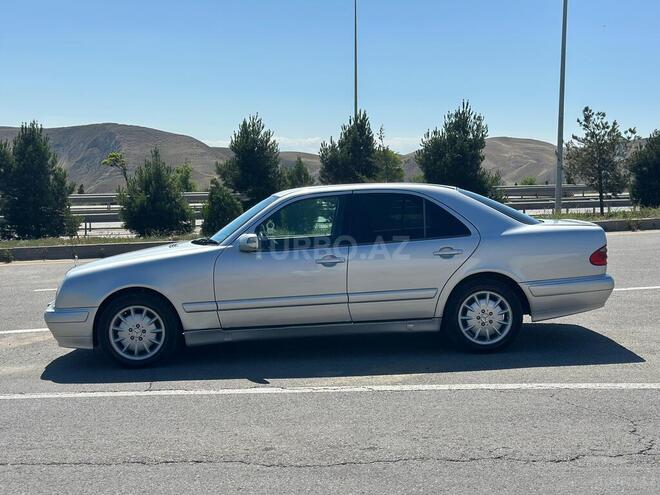 Mercedes E 220-10