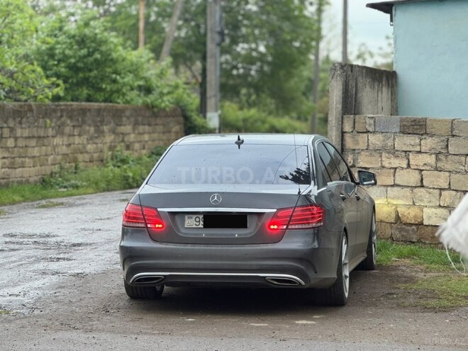 Mercedes E 250-11