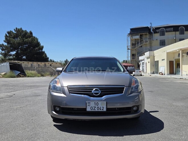 Nissan Altima-1