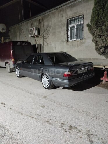 Mercedes E 200-2