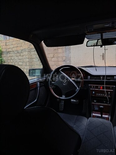 Mercedes E 200-5