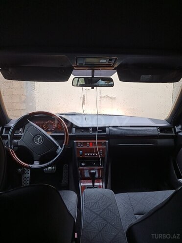 Mercedes E 200-6