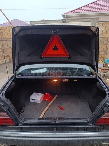 Mercedes E 200-12