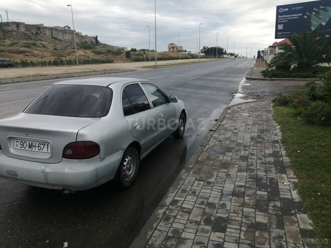 Hyundai Accent-6