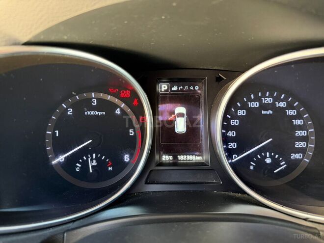 Hyundai Santa Fe-12