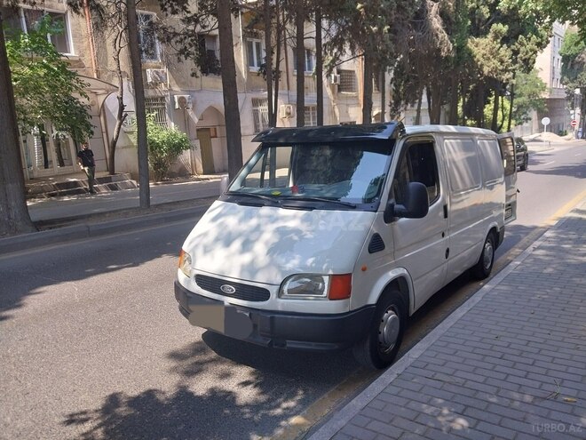Ford Transit-9