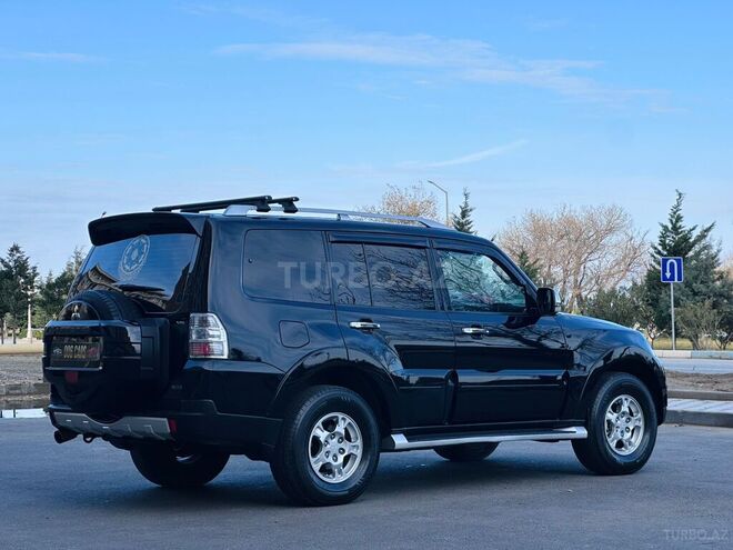 Mitsubishi Pajero-7