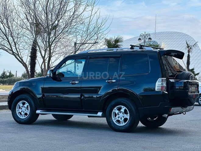Mitsubishi Pajero-10