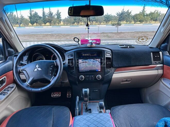Mitsubishi Pajero-12