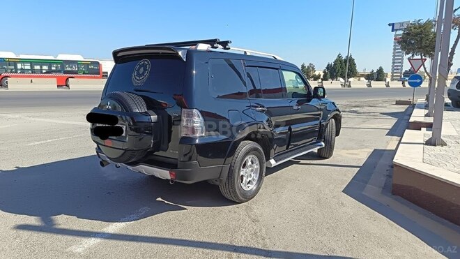 Mitsubishi Pajero-2