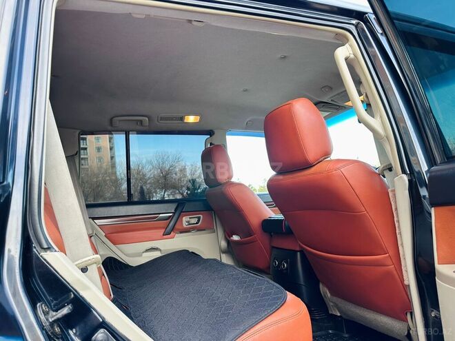 Mitsubishi Pajero-4