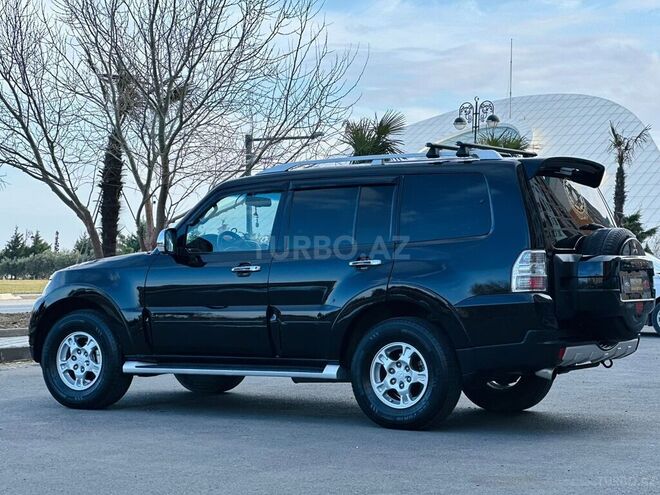 Mitsubishi Pajero-16