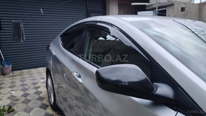 Hyundai Elantra-8